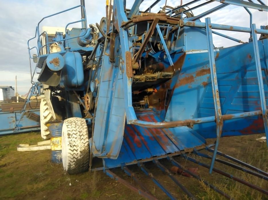 Продам зерноуборочный комбайн