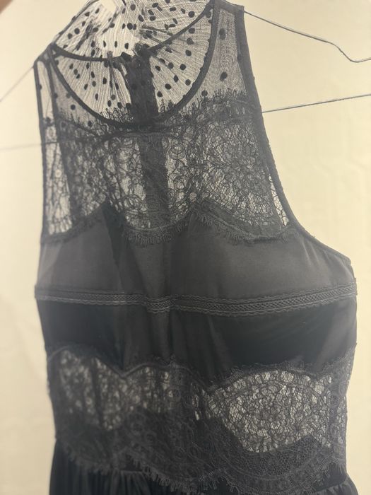 Черна рокля с дантела и сатен