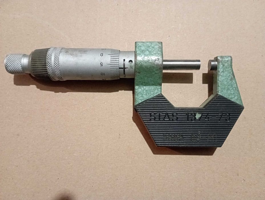 Micrometru mecanic de exterior cu cadru emailat