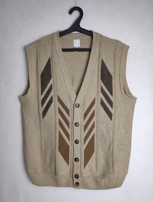 Мужской жилет на пуговицах сделано в Иране