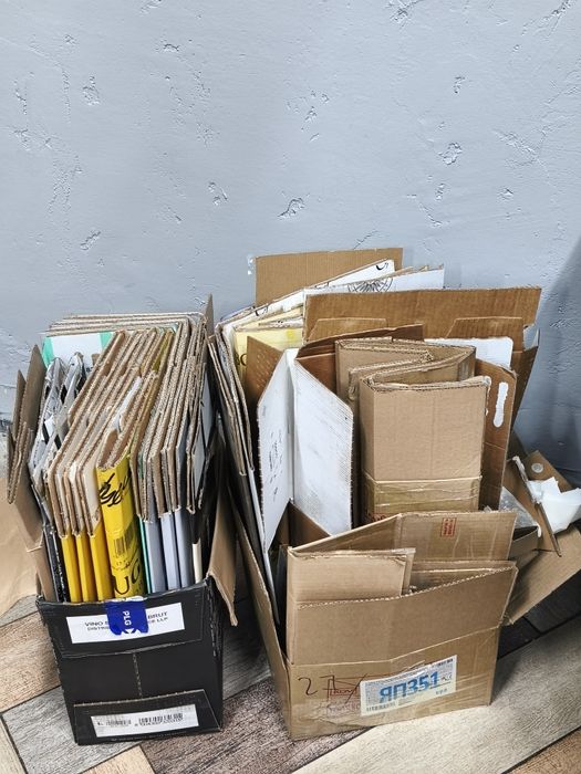 Пустые картонные коробки