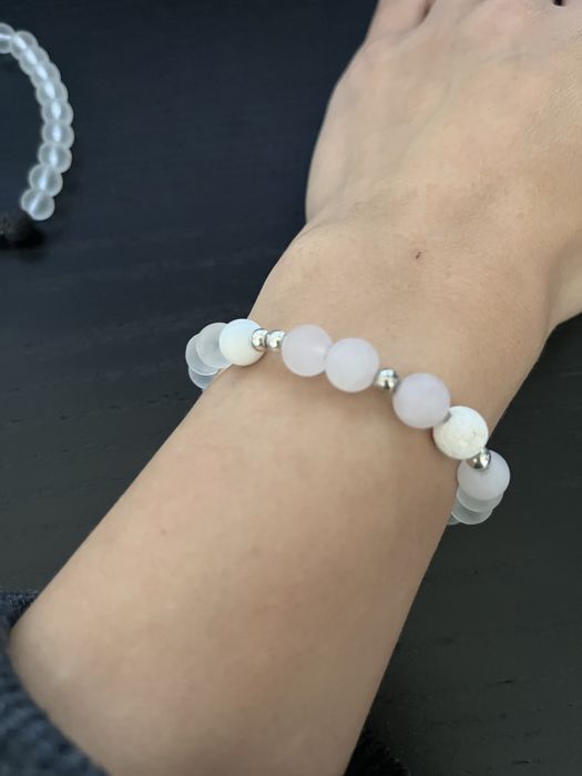 Гривни от естествени камъни