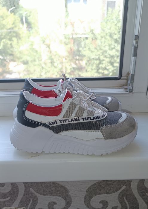 Кроссовки для девочки