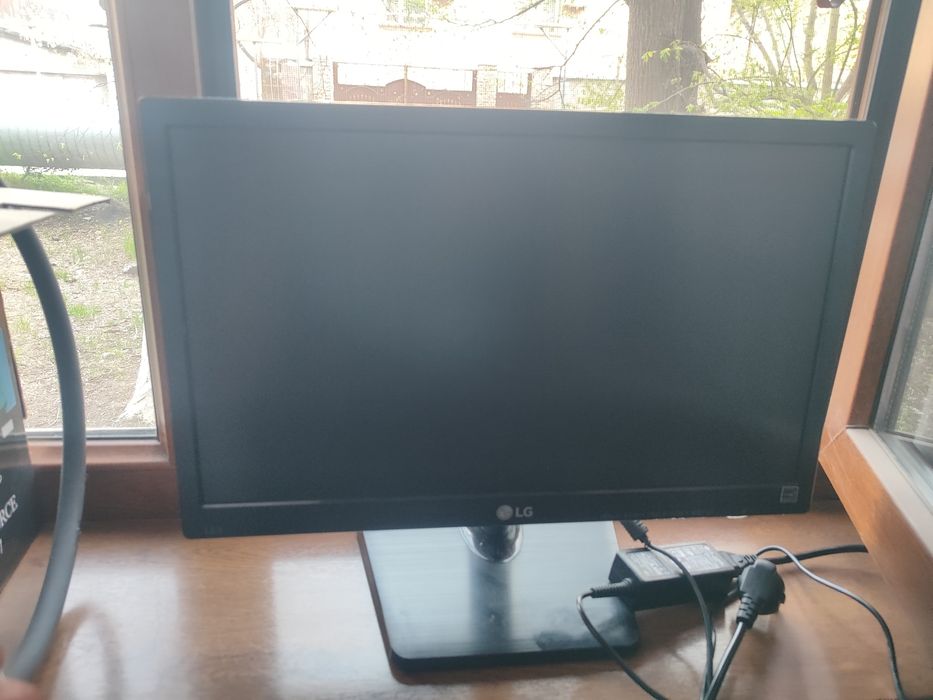 Монитор LG диагональ 19