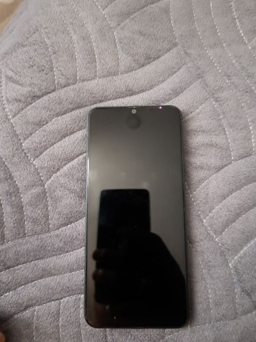 Продам телефон vivo Y 16