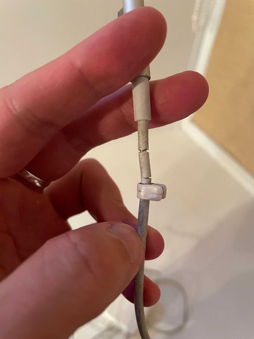 Продам Mac Book (б/у)