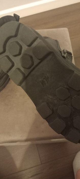 Ghete HM, nr.31, se pot livra prin curier