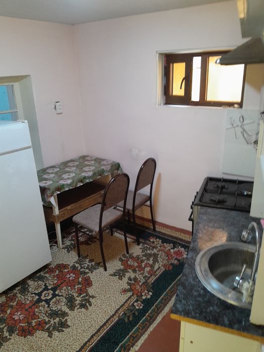 Опши дворда 2 хонали хавли сотилади