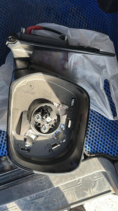 Крышка зеркала Land Cruiser 200