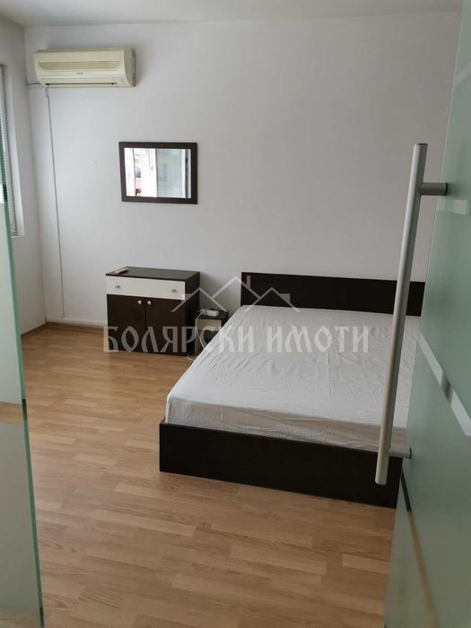 Дава се под наем Двустаен апартамент в Велико Търново, Център - 80 кв.м за 331.5 € - Снимка #2