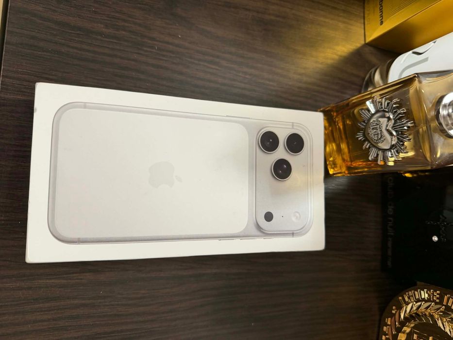 Vând iPhone 17 Pro Max – 2 TB