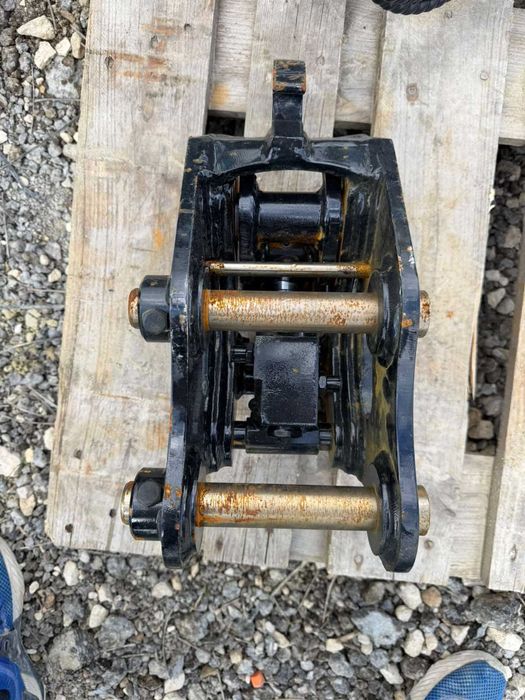 Хидравличен бързосменник за мини багер