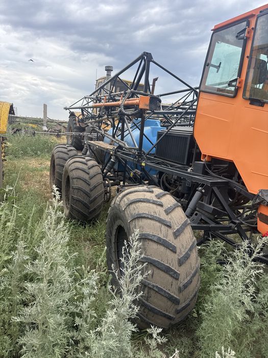 Продам опрыскиватель самоходный