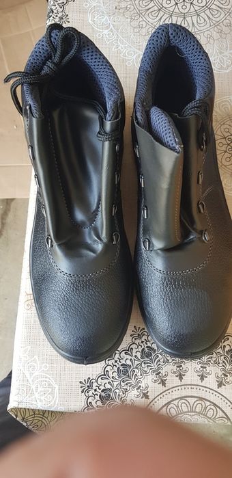 Bocanci nr43, pantofi cu protecție nr38, nr42.