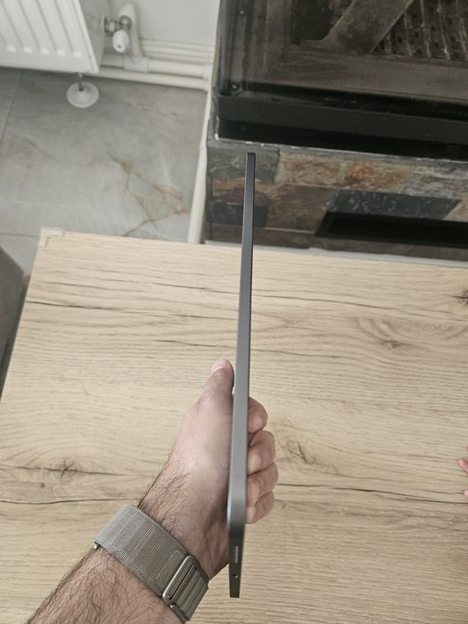 iPad Air 5 M1 2023 / ca Noua / 40 cicluri / Husa~folie~incarcator