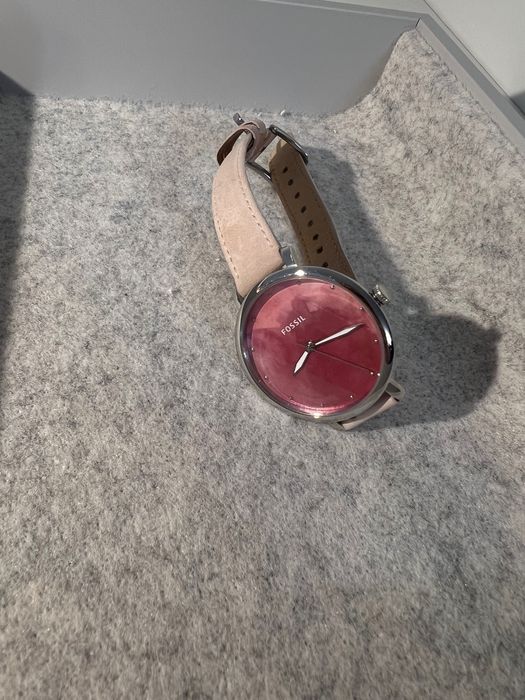 Ceas Fossil cu bratara din piele intoarsa roz