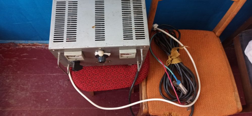 Зарядное устройство советское, в отличном состоянии