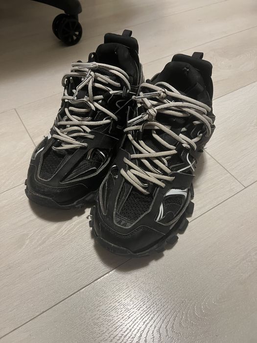 Balenciaga track 44