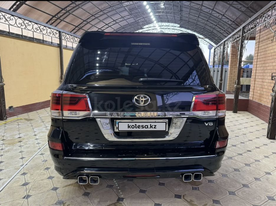 Продам бампера задний и передний