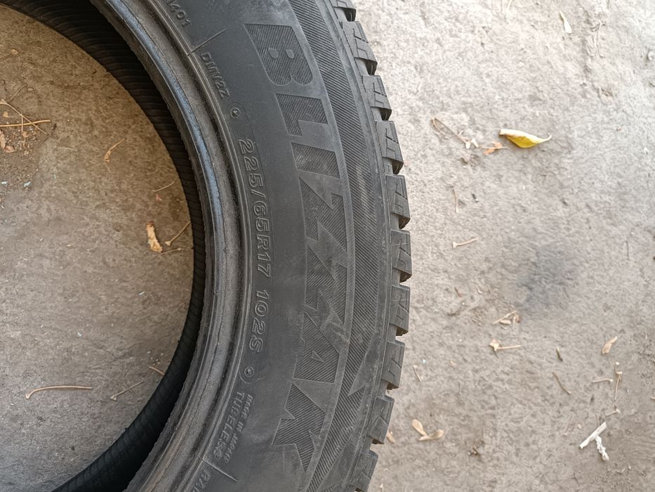Продам комплект шин 225/65r17