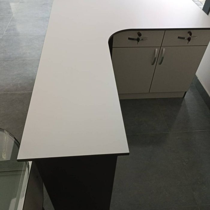 Стелажжи для магазинов и аптек итд.