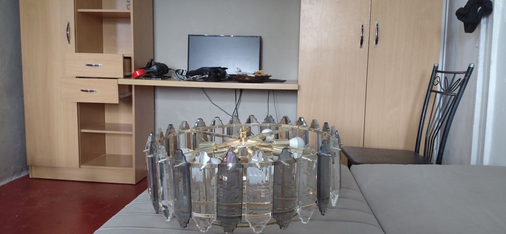 Красивая люстра в зал