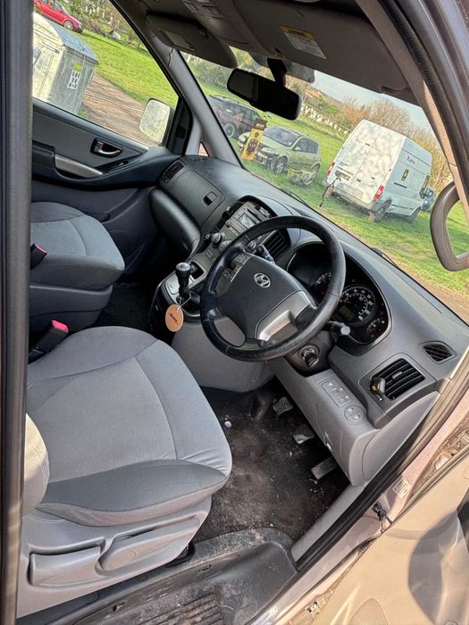 Hyundai H1 2.5CRDI 7+1