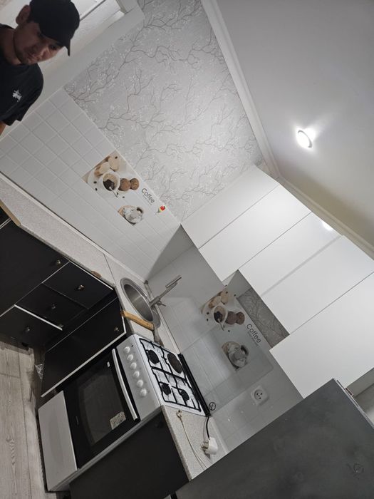 Продется 1 ком кв парковая 13а