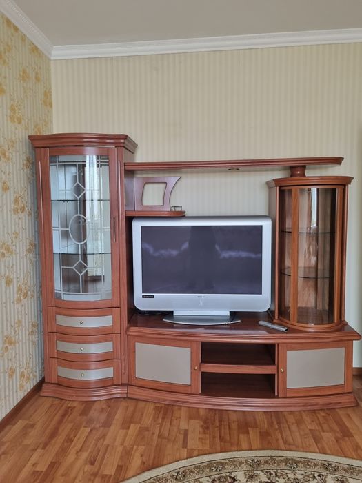Продам горку с телевизором