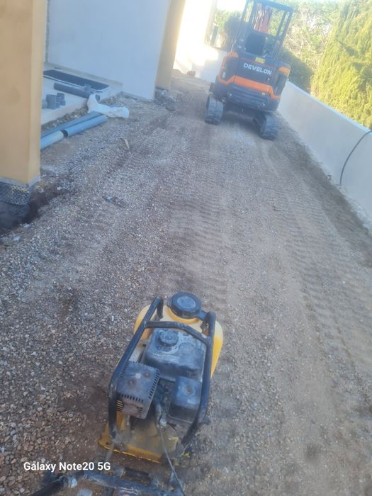 Executăm lucrări amenajări curte