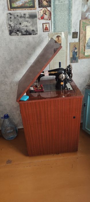 Продам швейную машинку