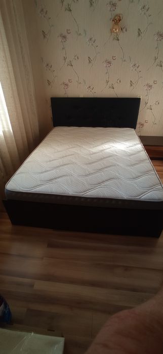 Продаётся кровать с матрасом