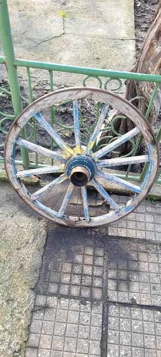 Дървени колела от каруца