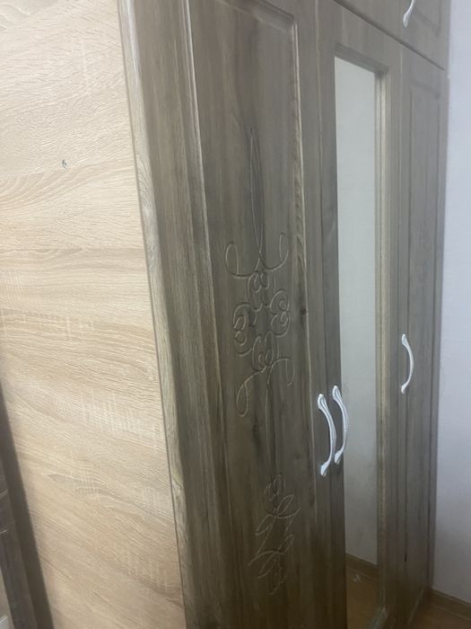 Шкаф в идеальном состояние.