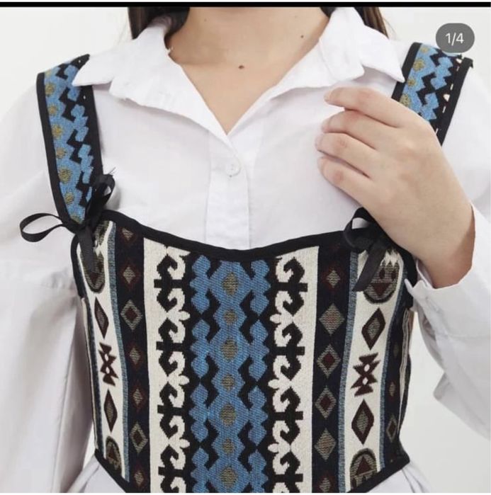 Карсет национальный стиль