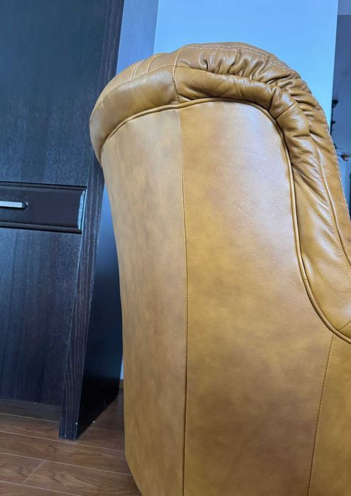 Fotoliu din piele naturala, in stare foarte buna