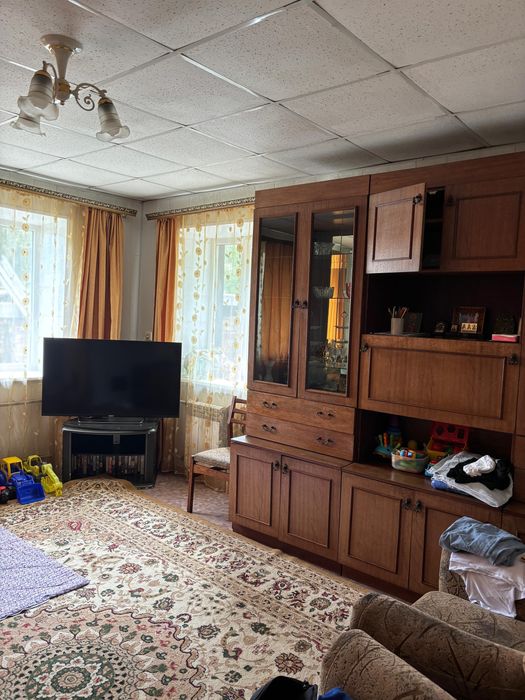 Продается теплый , ухоженный дом .