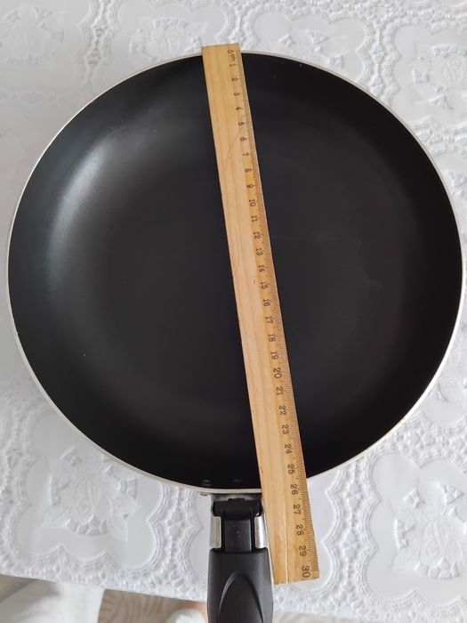 Сковорода с крышкой.