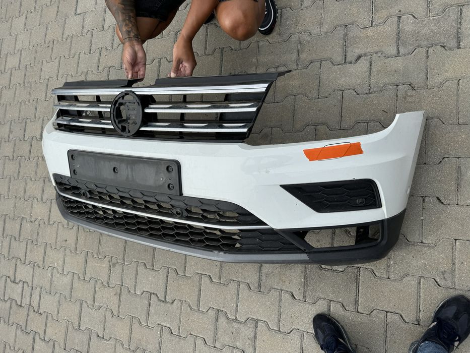 Оригинална предна броня с решетка за VW Volkswagen Tiguan след 2016г