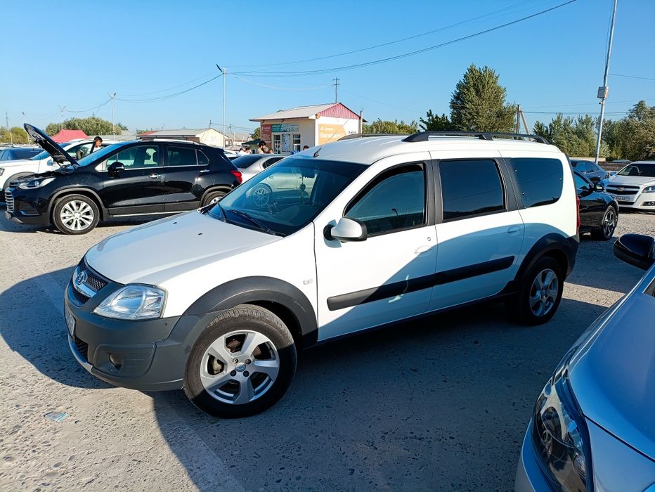 Lada Largus Cros