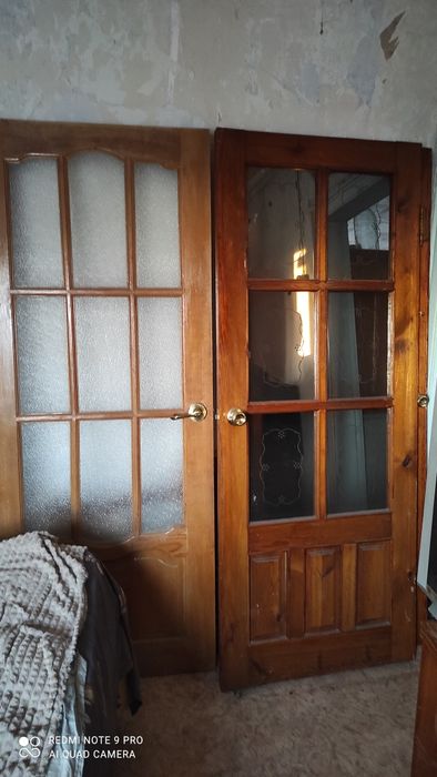 Деревянные двери.