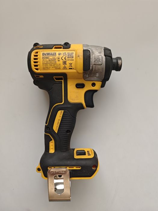 Безчетков ударен винтоверт импакт 18v xr DeWALT DCF887.