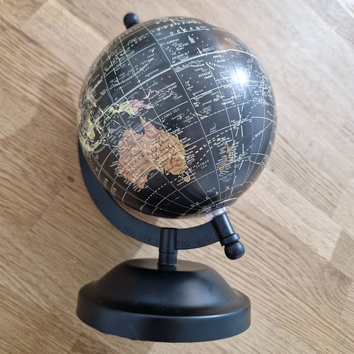 Glob pamantesc cu baza metalica