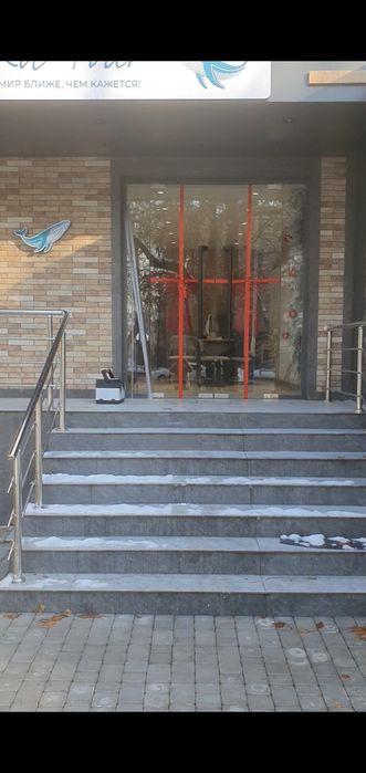 Регулировка каленных стеклянных дверей