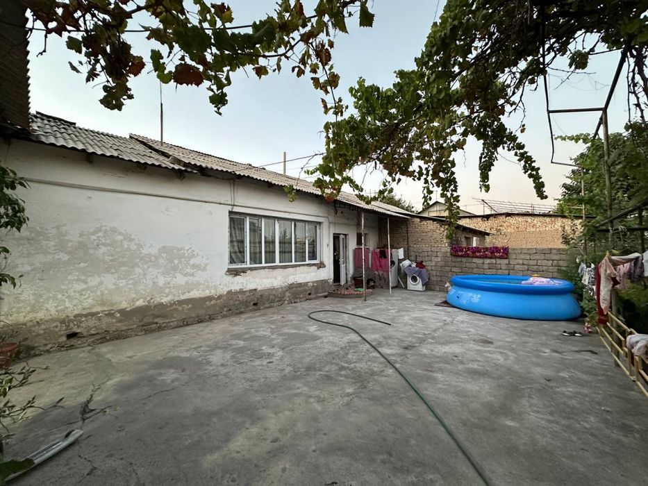 Уй сотилади 8 сотихи 35000$