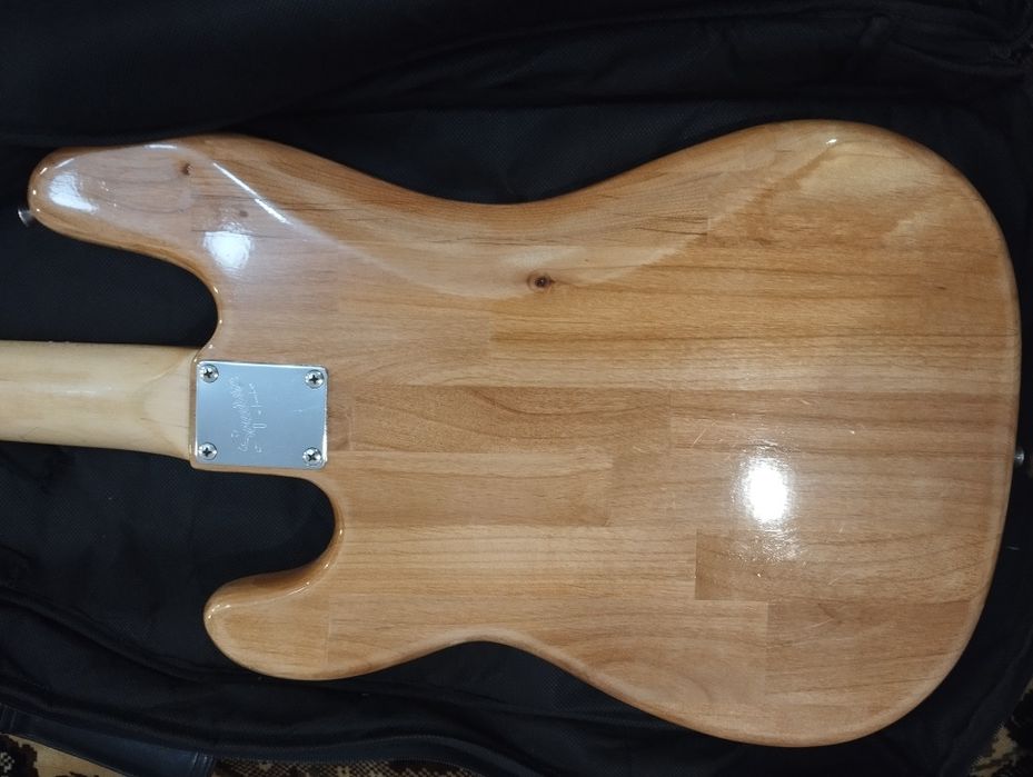 Продам бас гитару