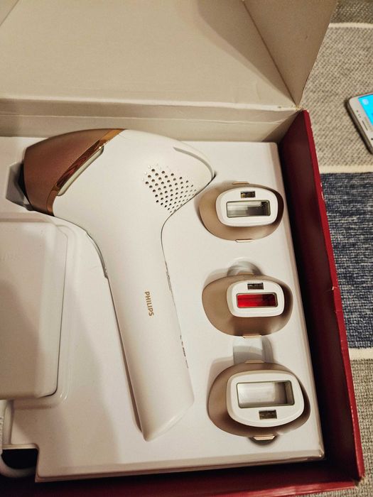 Epilator cu laser Philips Lumea 8000