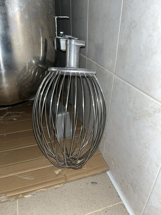 Професионален сладкарски миксер с 3 представки