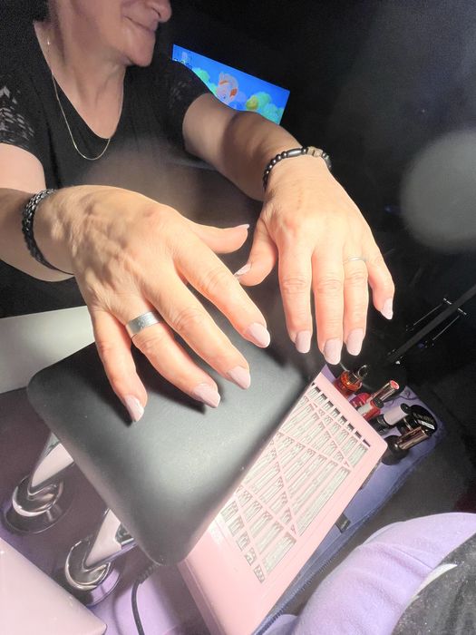 Caut modele pentru unghii cu gel si semi