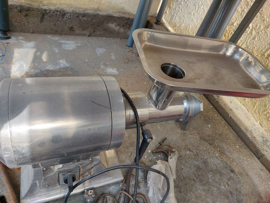 Холодильник, морозильник ва мясорубкалар сотилади